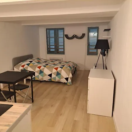 Budgetbnb 183 Proche Opera * 土伦